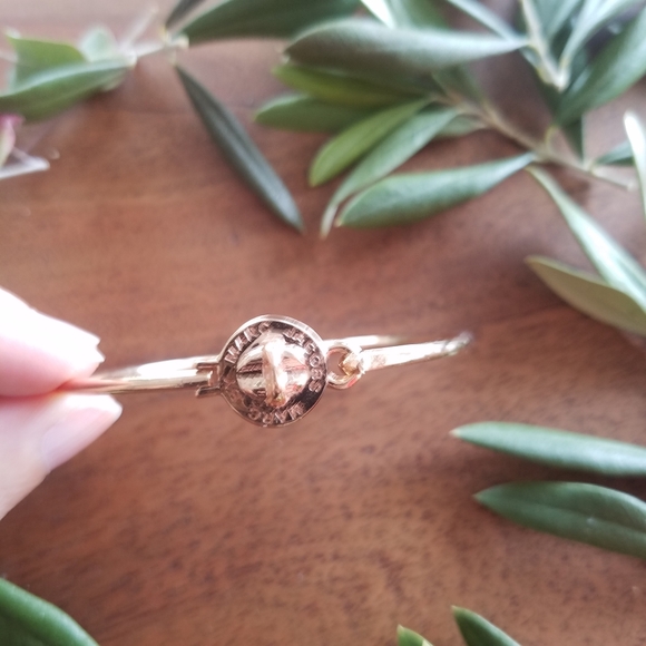 Marc Jacobs Rose Gold Turnlock Medallion Dainty Bracelet Bangle with Bag - Picture 4 of 8